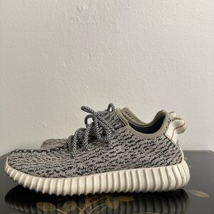 YZY Boost 350 Turtle Dove